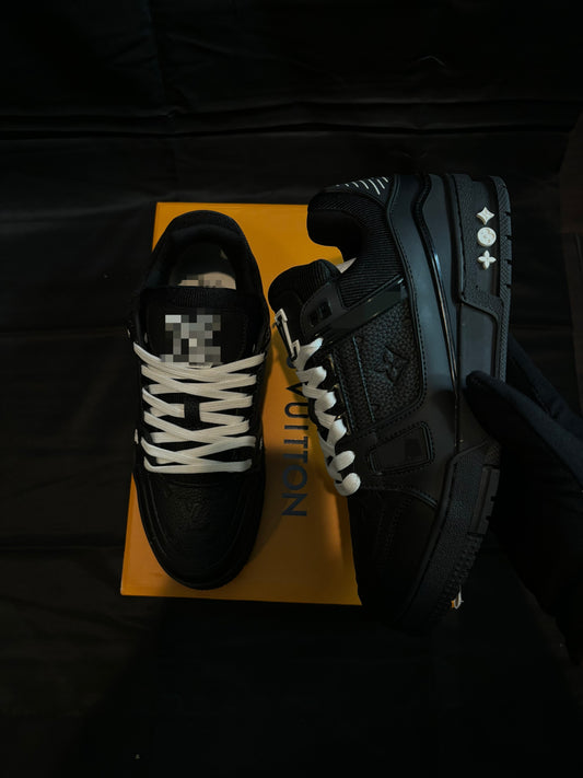 Black Style Trainer